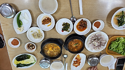 Bujajipdwaejigukbap (부자집돼지국밥) 3