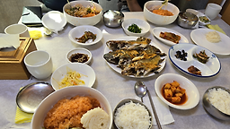 Pyeonghwahoetjip (평화횟집) 2