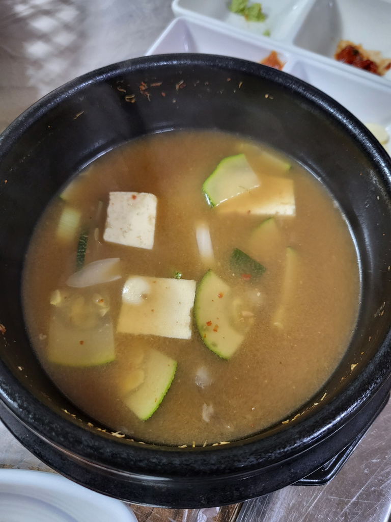 Hwangusutbulgalbi (황우숯불갈비) 1