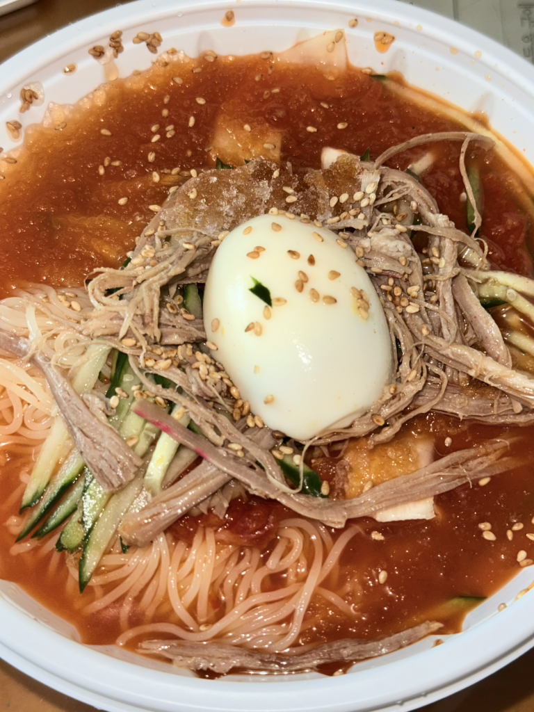 Jinjunaengmyeon, seutabeokseu (진주냉면, 스타벅스) 1
