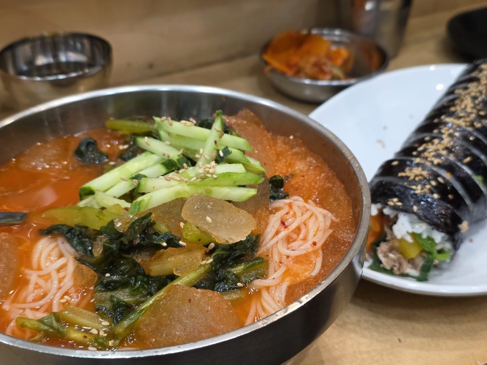 Ajeossineudongjip (아저씨네우동집) 2