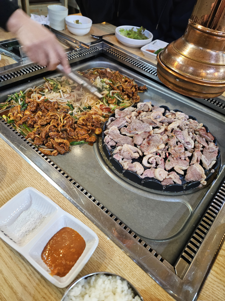 Hwadolnongjang (화돌농장) 1