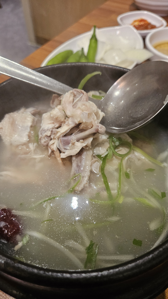 Dongraegoryeosamgyetang (동래고려삼계탕) 2