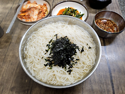 Sijangkalguksu (시장칼국수) 1