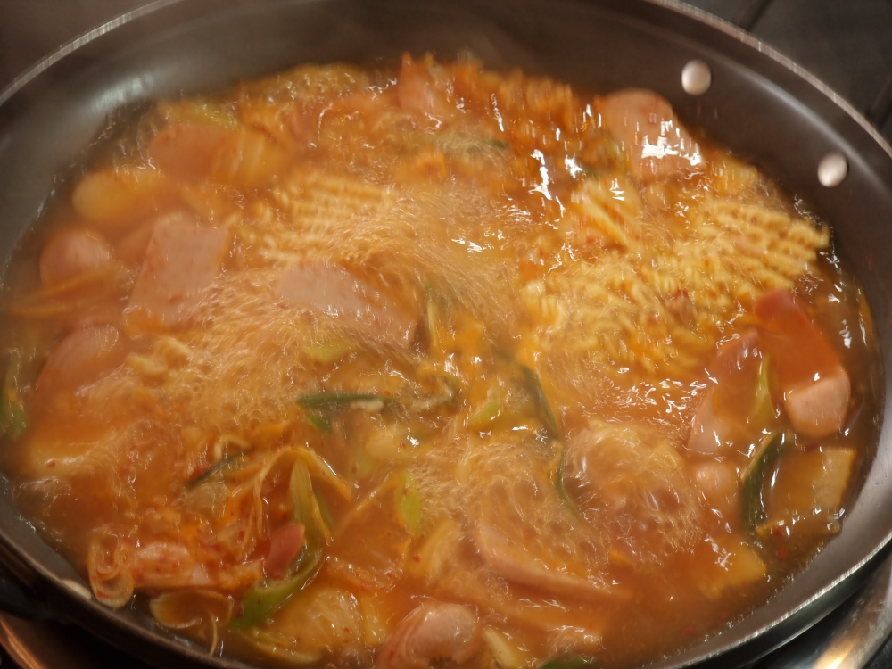 Uijeongbujeongtongbudaejjigae (의정부정통부대찌개) 3