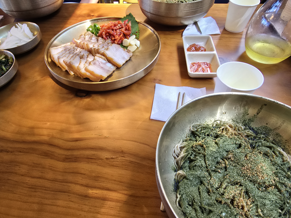 Kkamakgoldongchimimakguksu (까막골동치미막국수) 2