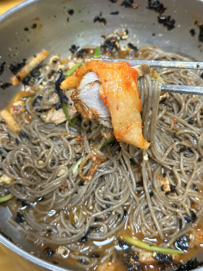 Dongnemakguksu (동네막국수) 2