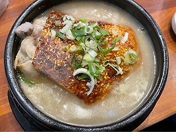 Hyeonggwaaunurungjisamgyetang (형과아우누룽지삼계탕) 3