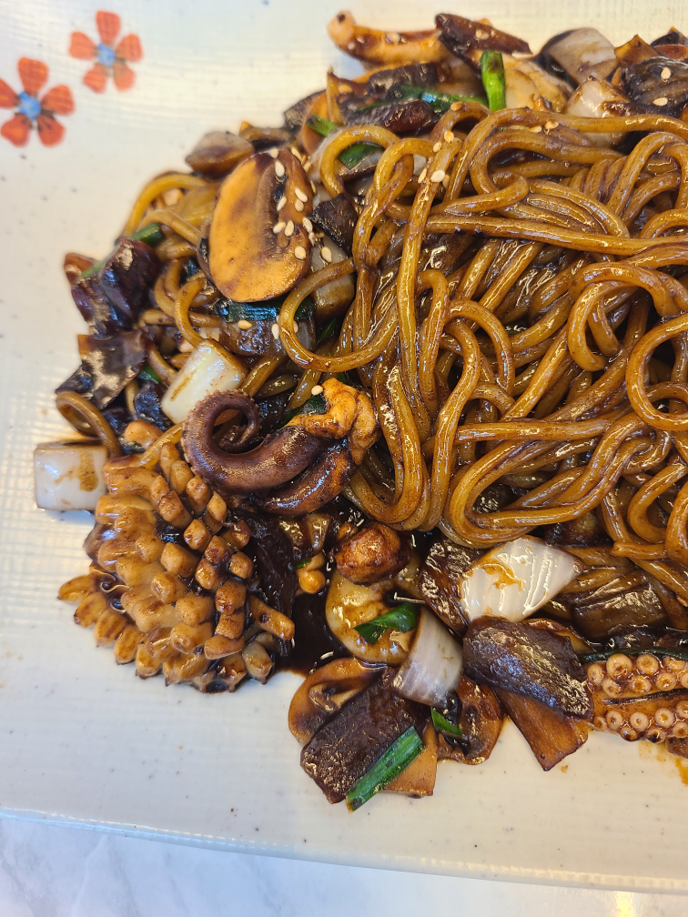 Jinjjamppong (진짬뽕) 1