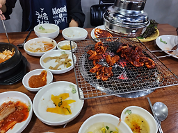 Kkomjangeowajjukkumichamsutgui (꼼장어와쭈꾸미참숯구이) 1
