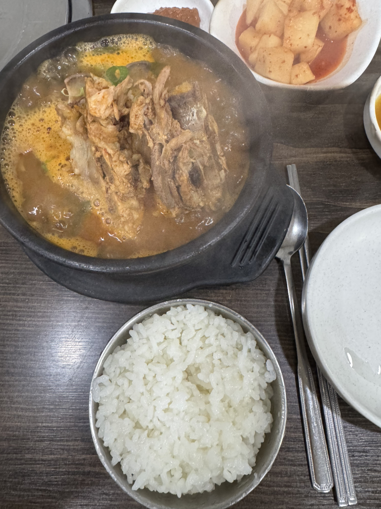 24시뼈다귀탕 2