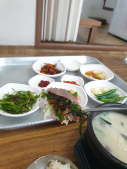 Gamasotgomtang (가마솥곰탕) 1