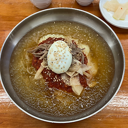 Haejeokkalguksu (해적칼국수) 2
