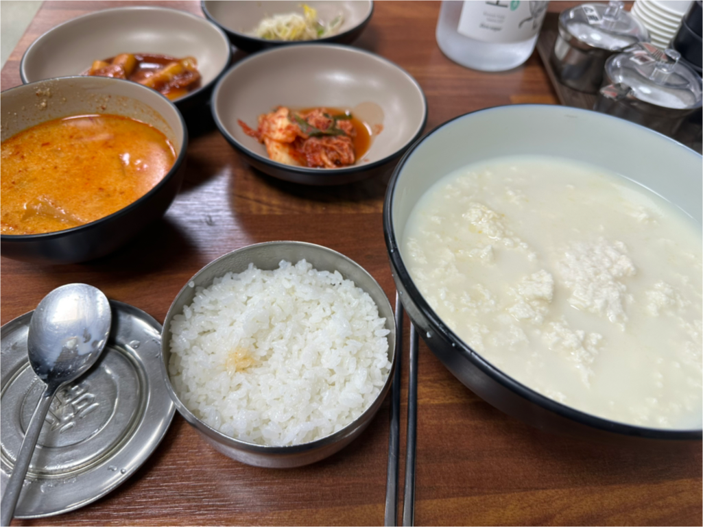 Haekong sondububapsang (해콩 손두부밥상) 2