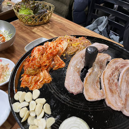Pilbongsotttukkeongsamgyeopsal (필봉솥뚜껑삼겹살) 2