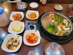 Goryeongchondwaejijjigae (고령촌돼지찌개) 1