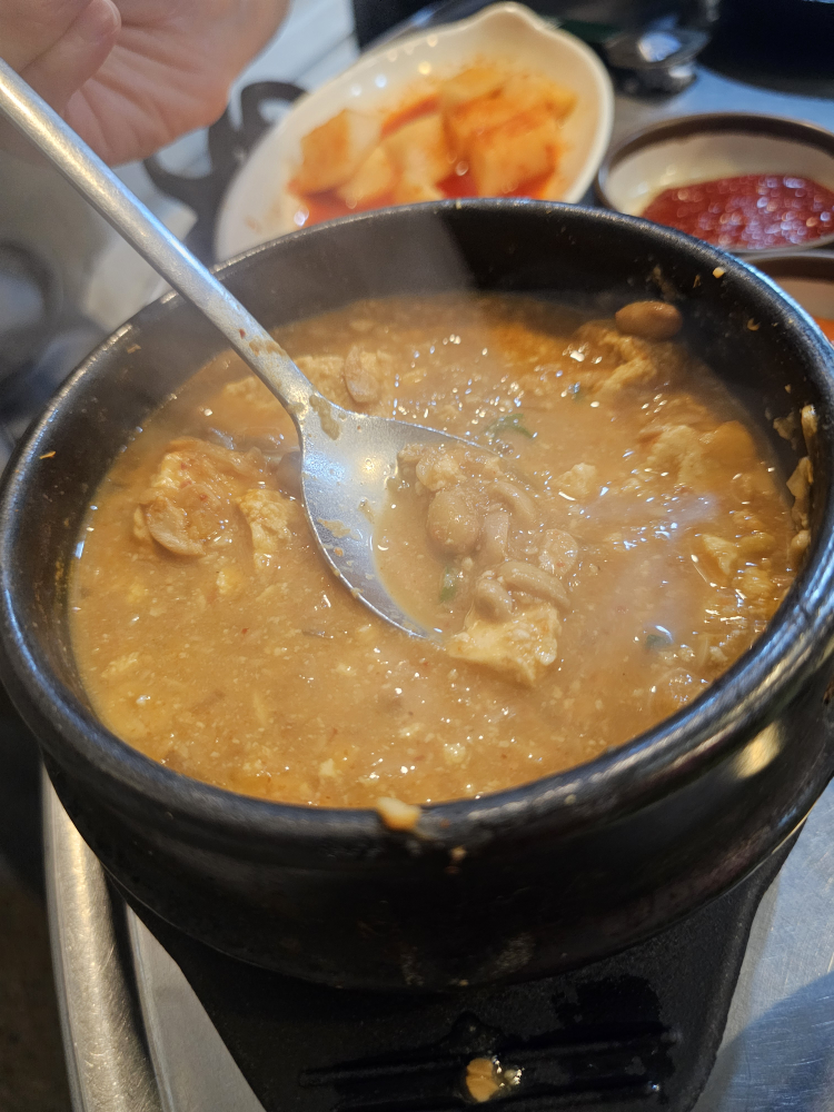 Hwasankkomjangeo sutbulgui (화산꼼장어 숯불구이) 3