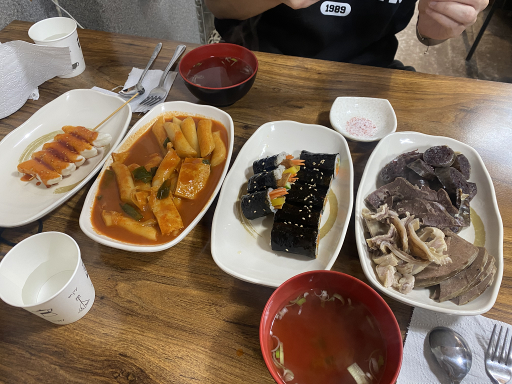 Gansikitteotda (간식이떴다) 1