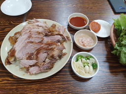 Dolsanjokbal (돌산족발) 2