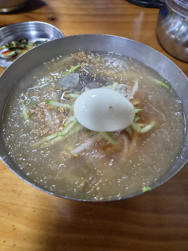 Baekganechiknaengmyeon (백가네칡냉면) 1