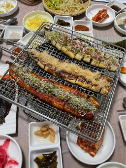 Hakcheonsutbulminmuljangeo (학천숯불민물장어) 1