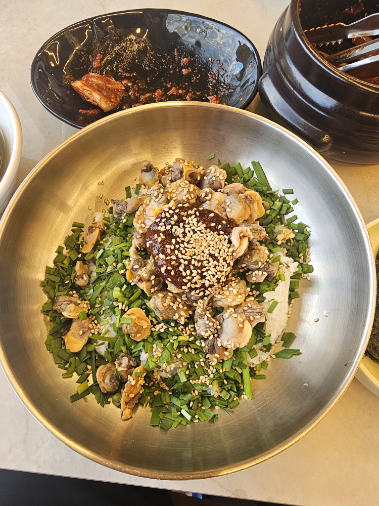 Eommasonbajirakkalguksu (엄마손바지락칼국수) 2