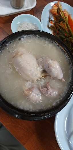 Wonjohanbangsamgyetang (원조한방삼계탕) 2