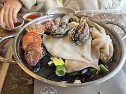 Bokmanne haemulkalguksu (복많네 해물칼국수) 3
