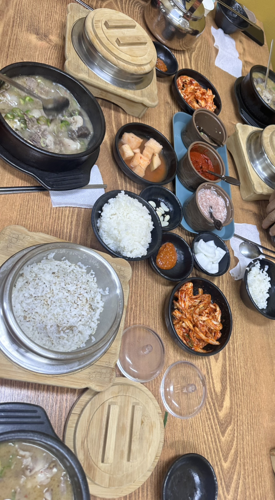 Gwaenginesundaeguk (괭이네순대국) 2
