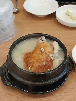 Iucheolhanbangnurungjisamgyetang (이우철한방누룽지삼계탕) 3