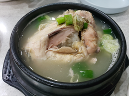 Saengyeonkalguksusamgyetang 3
