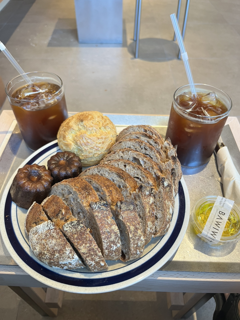 바위위 바이 따팡 대표 사진