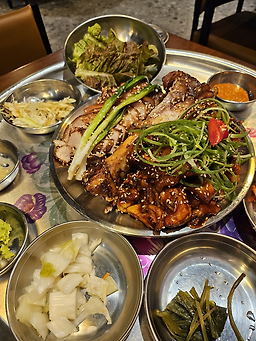 Wanmijokbal jinwolboijeo (완미족발 진월보이저) 2
