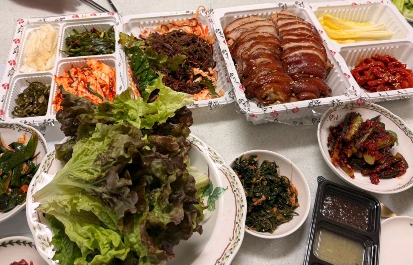 Gajangmatinneunjokbal dodamjeom (가장맛있는족발 도담점) 1