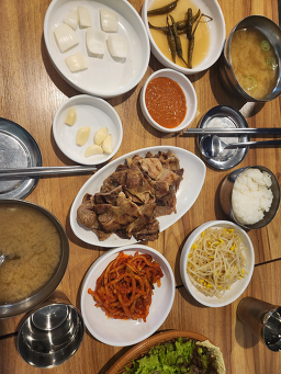 Munraedwaejibulbaek (문래돼지불백) 3