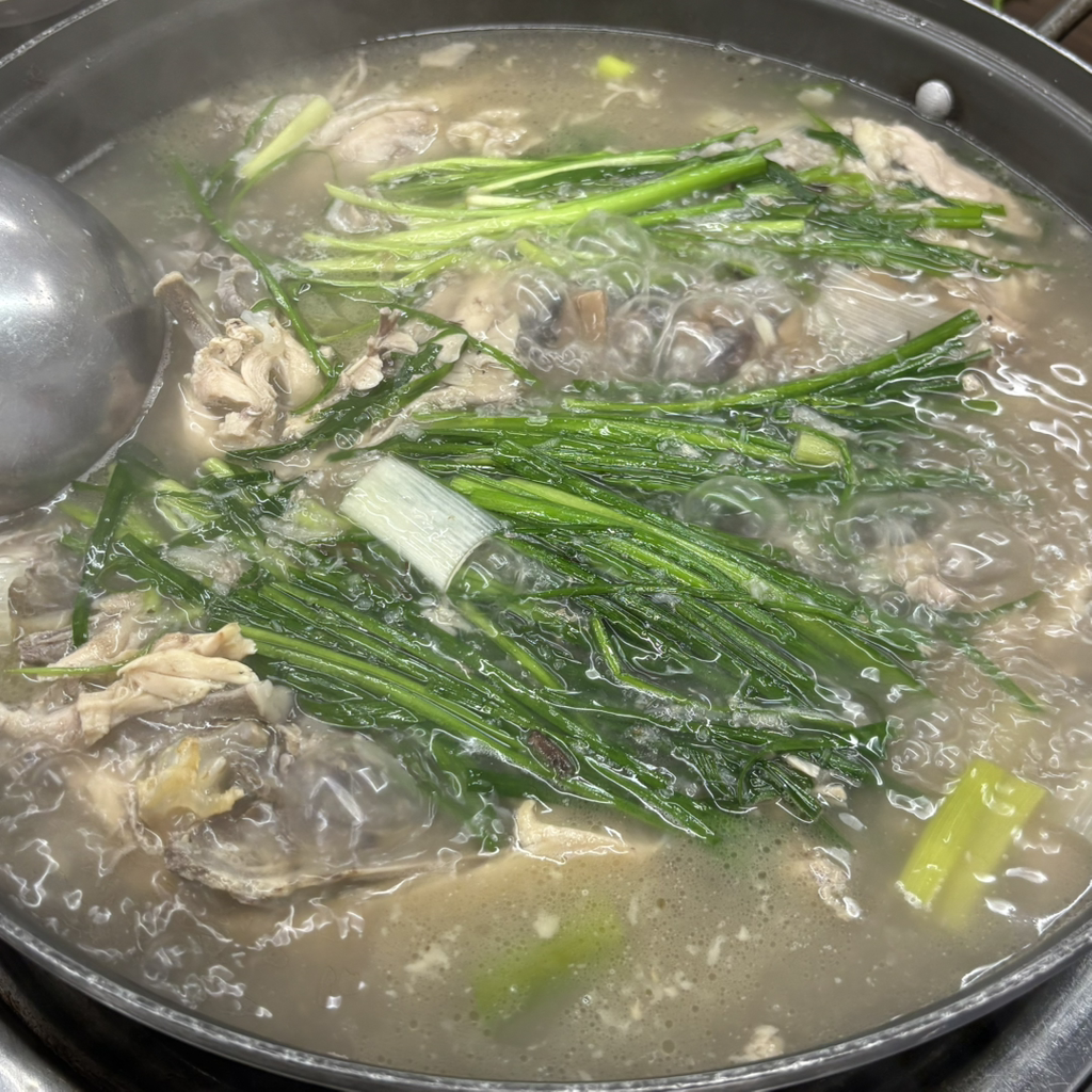 Myeongdongneungibaeksuk (명동능이백숙) 1
