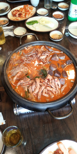 Matbodeungdaegatojongsundaeguk (맛보등대가토종순대국) 1