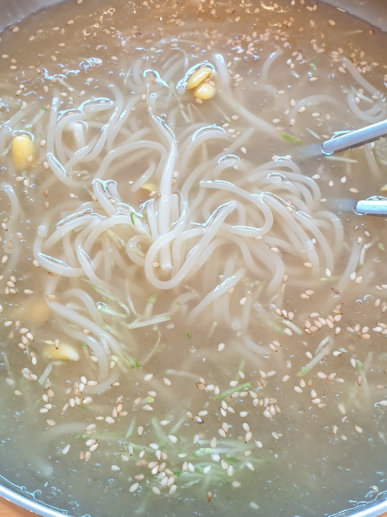 Ganghwaseomjinijjoludong (강화섬진이쫄우동) 2