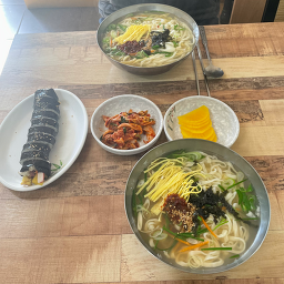 Oncheonjangsonkalguksu (온천장손칼국수) 1