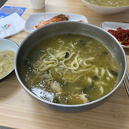 Jejujeonbokkalguksu (제주전복칼국수) 2