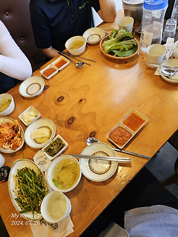 Gajangmatitneunjokbal (가장맛있는족발) 3