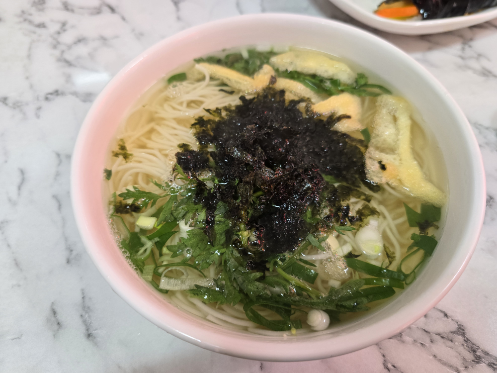 Guksugamatitneunjip (국수가맛있는집) 3