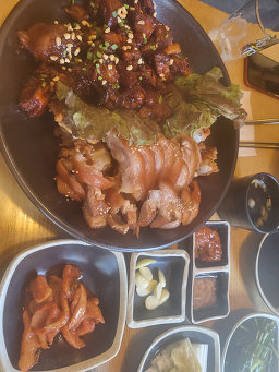 Samdaejokbal cheonwangjeom (삼대족발 천왕점) 1