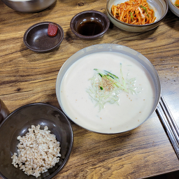Hwanggombajirakkalguksu (황곰바지락칼국수) 2