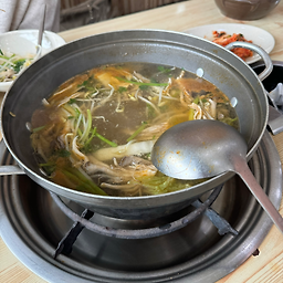 Gohyangsyabeusyabeukalguksu (고향샤브샤브칼국수) 3