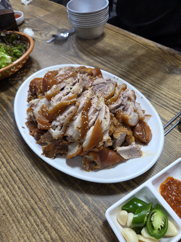 Somunnansundaegukwangjokbal (소문난순대국왕족발) 2
