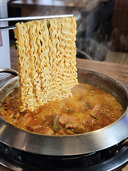 부대찌개대사관 선릉직영점 사진 8