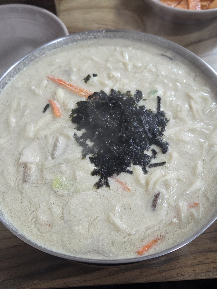 Palbokkalguksu (팔복칼국수) 2