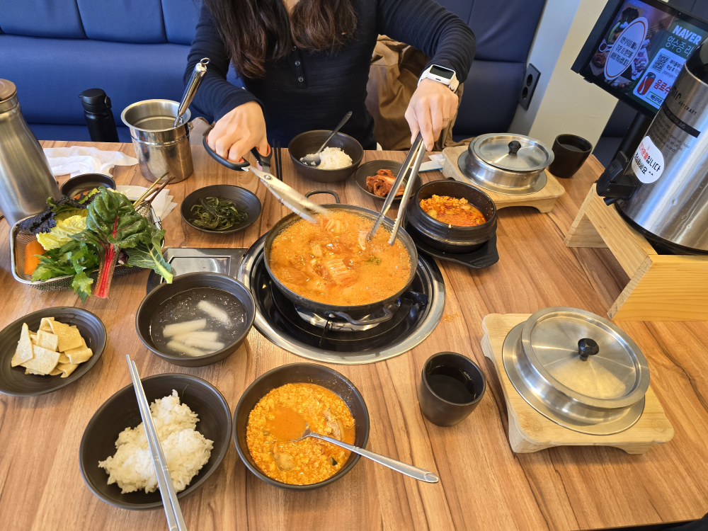Haedeungatjieunsotbap (해든갓지은솥밥) 1