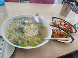 Bakganesonkalguksu (박가네손칼국수) 1
